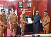 Pj. Sekda Sampaikan LKPJ Bupati Humbahas Kepada Ketua DPRD