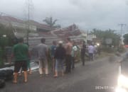 Puting Beliung Hantam Rumah Warga Kelurahan Tanjung Pinggir, Camat dan Lurah Sigap terjun Ke Lokasi.