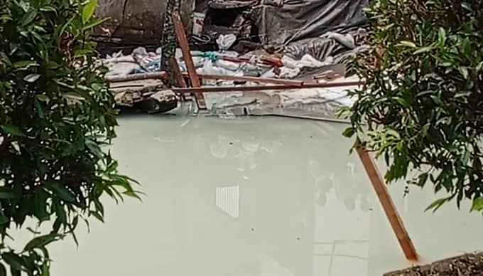 Saluran Limbah Dan Tembok Perusahaan Indo Rasa Prima Jebol, Jalan ke Kantor SMKN 2 Pematangsiantar Ambruk