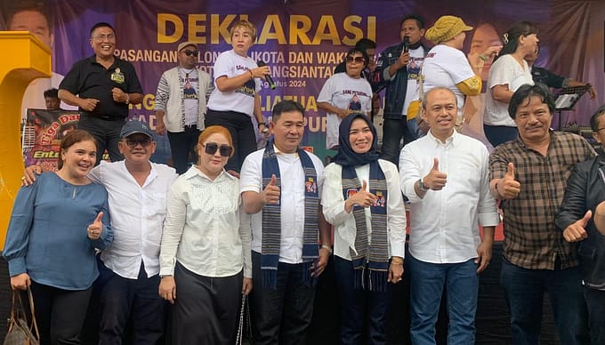 Ribuan Pendukung Hantarkan Calon Walikota Mangatas M Silalahi – DR.Ade Sandra Purba ke KPU