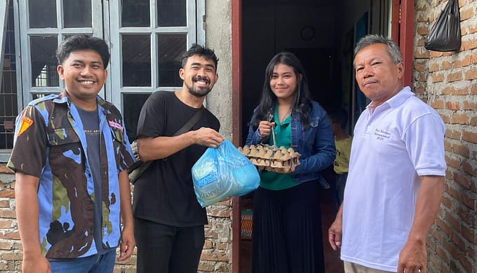 Sambut Natal Dan Tahun Baru, Koin Bar & KTV Berbagi Kasih Bingkisan Kepada Warga