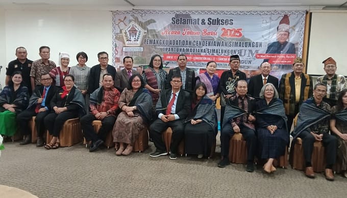 PACS Gelar Syukuran Tahun Baru 2025 Ditandai dengan Penyematan Hiou Kepada Tokoh Simalungun