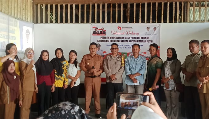 Rapat Pembentukan Koperasi Merah Putih Nagori Marubun Bayu Antusias